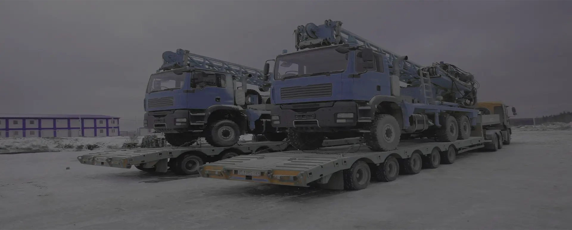 Доставка тралом с низкорамной платформой автокранапо России из Новой Ляли, а также любой другой крупногабаритной техники